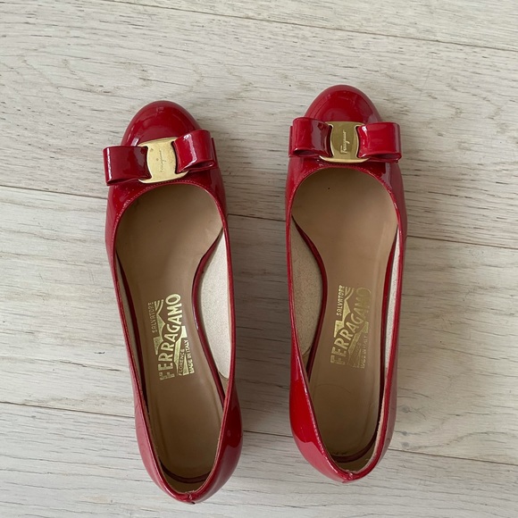 Salvatore Ferragamo iconic ballet flats - Picture 1 of 4